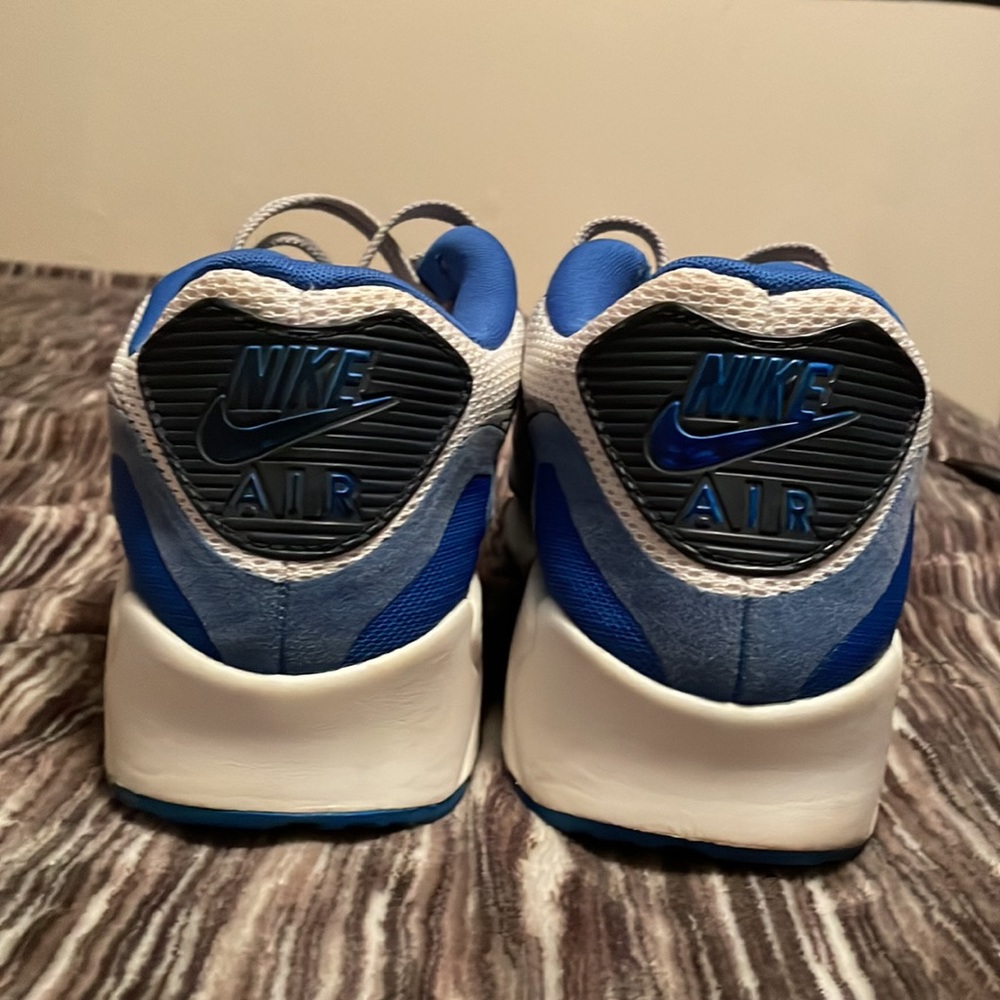 Nike - Picture 4 of 6